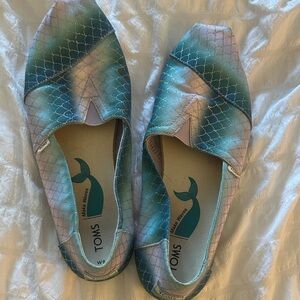 TOMS Women's Teal and White Patterned Flats